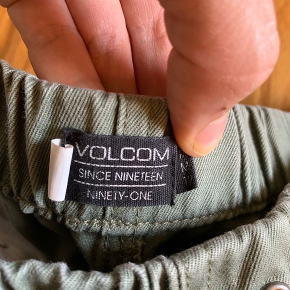 Volcom shorts - Picture 3 of 7